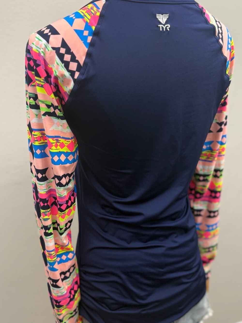 TYR Long Sleeve Rash Guard Swim Top Navy Multicolor Print Girls L 10/12 Women SM - Picture 8 of 12